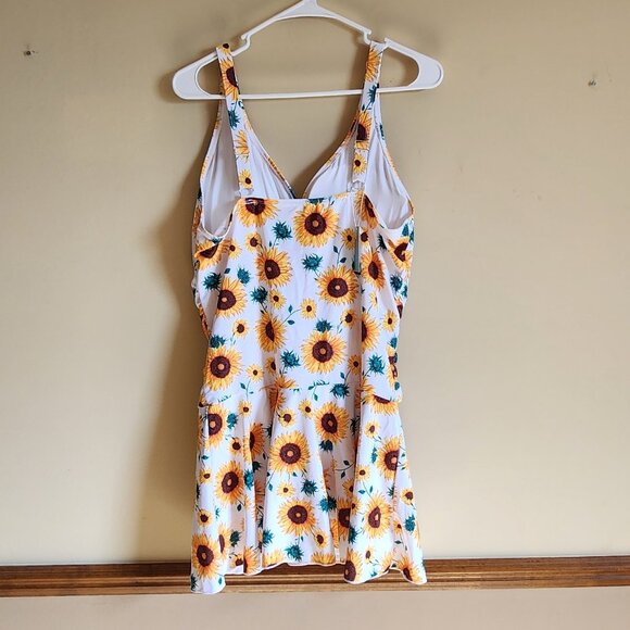 Summer Mae Women's Floral Swim Dress Tummy Control One Piece Swimsuit XXL NWT - Picture 3 of 10